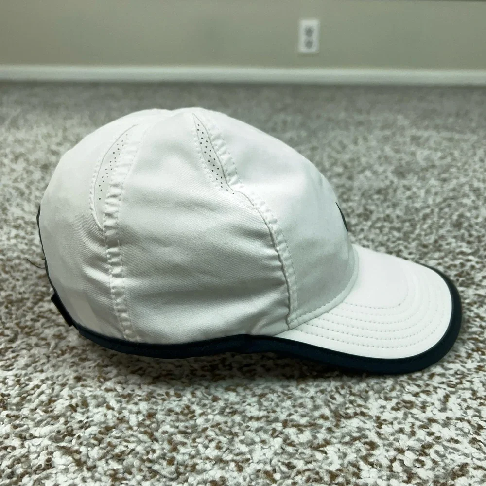Nike‎ Hat Cap Strap Back Mens One Size White Featherlight Dri-FIT Running Swoosh